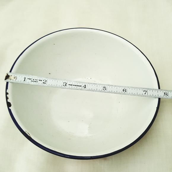 Vtg. Enamel Bowl. Orange Red Flower. Blue details. - Picture 4 of 6